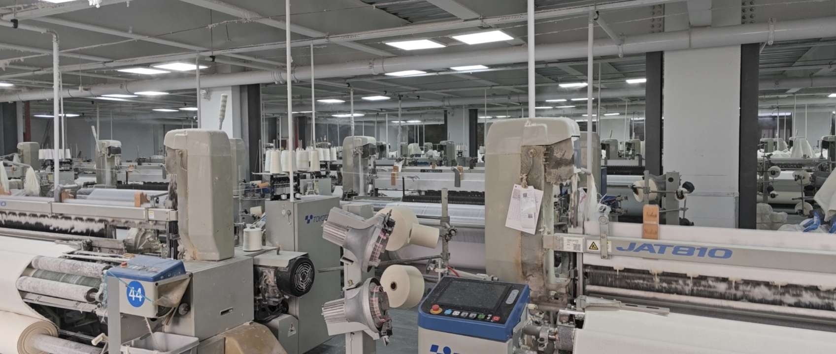 羽帆物联网携手浙江诸暨梭织厂，为全新丰田喷气织机部署数据采集系统